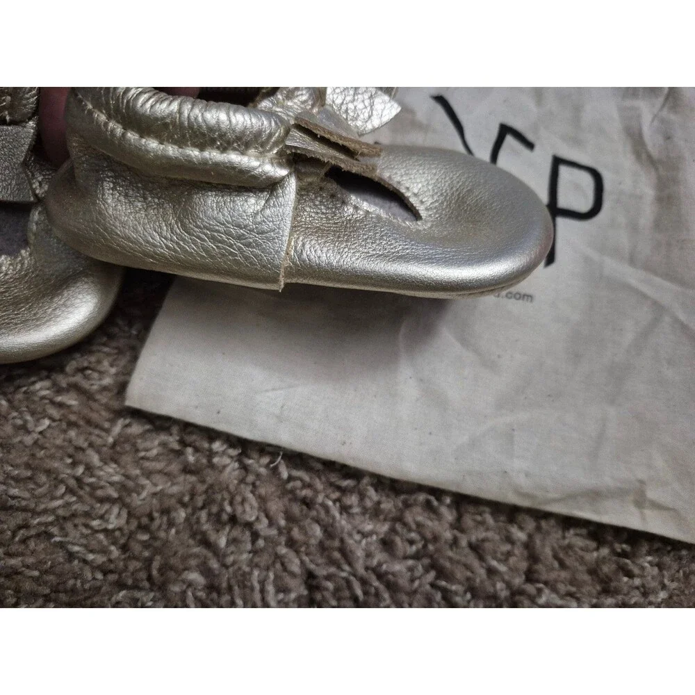 Freshly Picked moccasins hard bottle leather size 5 gold